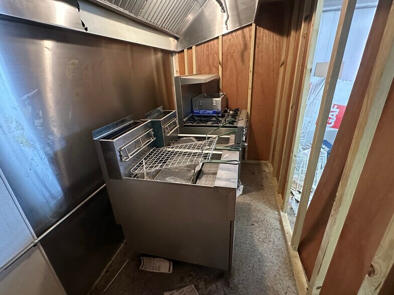 More Photos Of 1345 Kathleen Rd, Lakeland General Retail For Sale