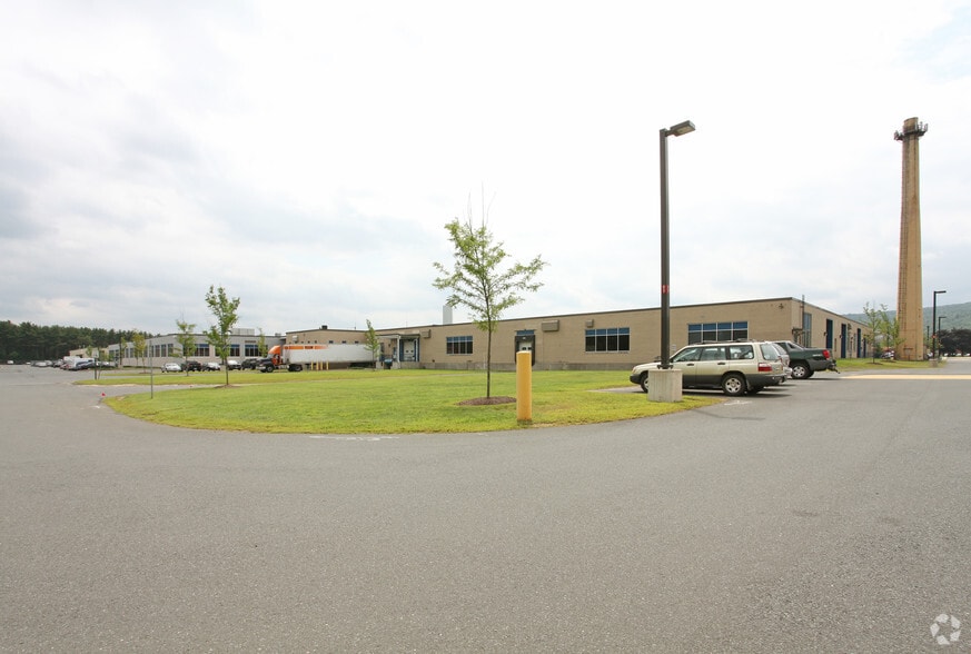 More Photos Of 383 Middle St, Bristol Warehouse For Lease