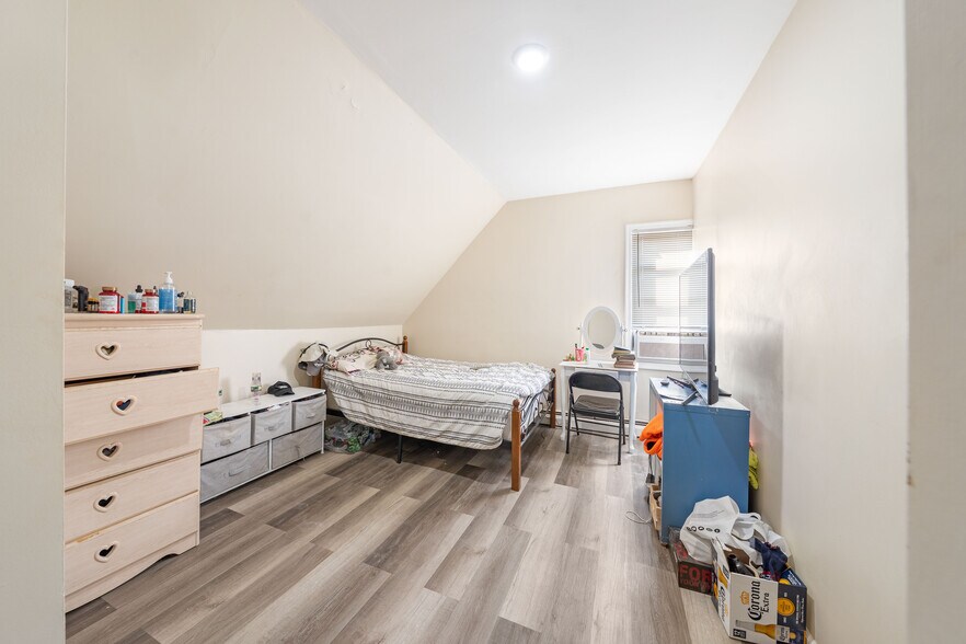 More Photos Of 146 Sherman Ave, Newark General Retail For Sale