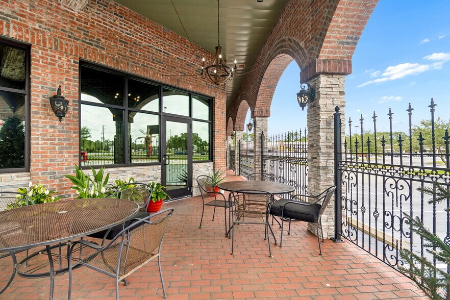 More Photos Of 3007 Commercial Way, Spring Hill Restaurant For Sale