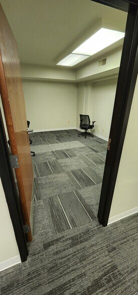 More Photos Of 2144 S Macarthur Blvd, Springfield Office For Lease