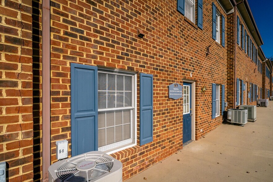 More Photos Of 1600 N Coalter St, Staunton Office For Lease