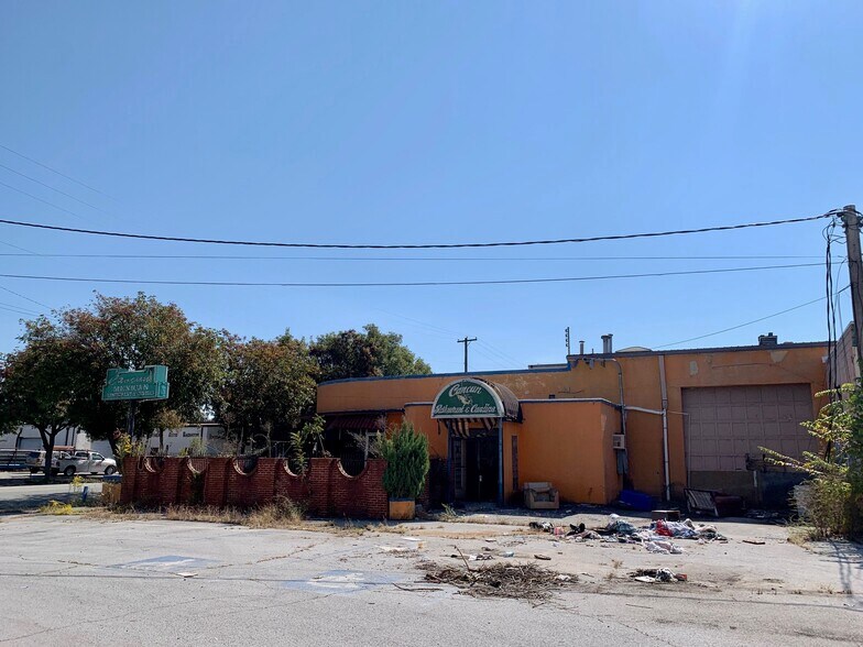 More Photos Of 1809 Broad St, Chattanooga General Retail For Sale