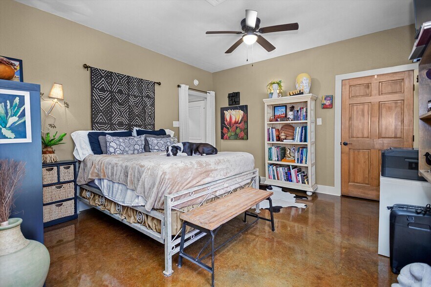 More Photos Of 310 N Mound St, Nacogdoches Flex For Sale