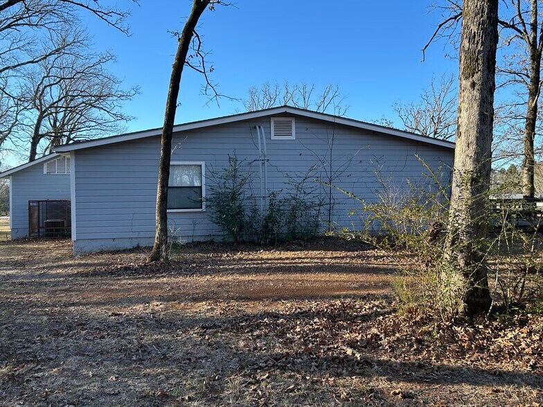 More Photos Of 2003 E US Highway 84, Palestine Office For Sale