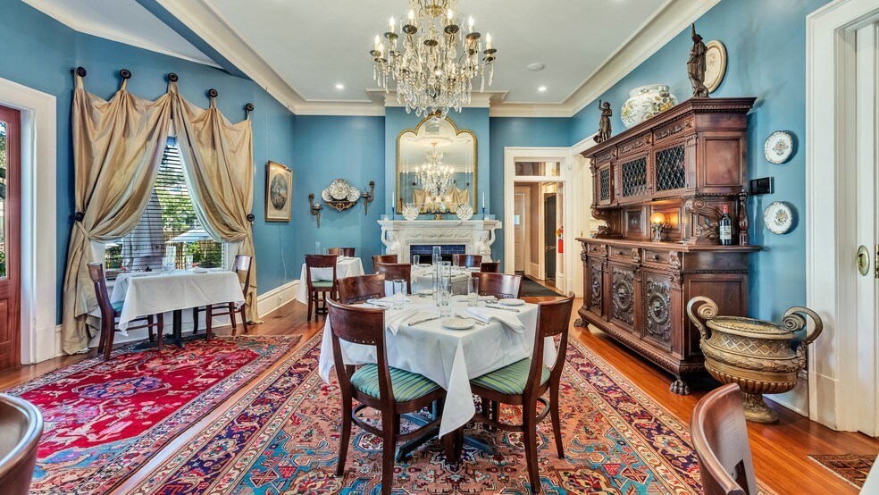 More Photos Of 119 E 37th St, Savannah Restaurant For Sale