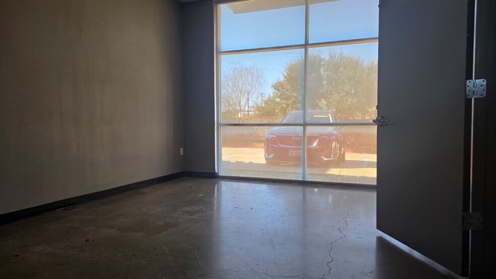 More Photos Of 1713 Park Pl, College Station General Retail For Lease