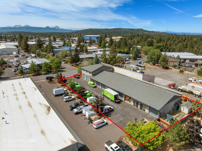 More Photos Of 90 SE Bridgeford Blvd, Bend Warehouse For Sale
