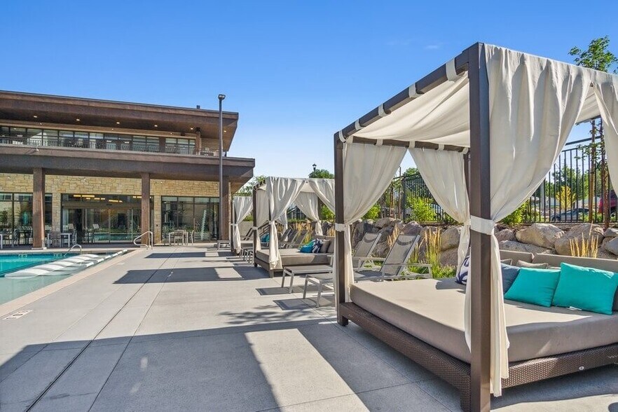 More Photos Of 168 E Midvillage Rd, Sandy Apartments For Lease