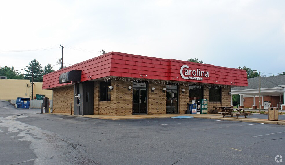 Primary Photo Of 3303 Wade Hampton Blvd, Taylors Fast Food For Lease