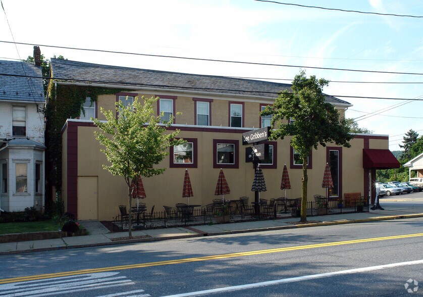 More Photos Of 194-198 Main St, Emmaus Restaurant For Lease