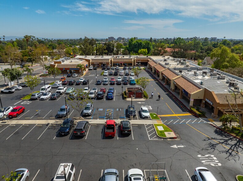 More Photos Of 1241-1337 N Lake Ave, Pasadena Unknown For Lease