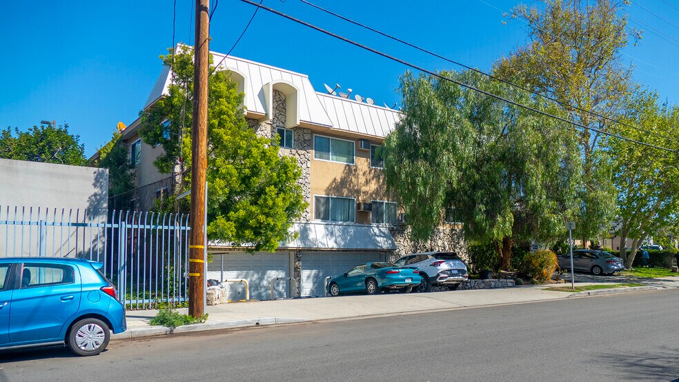 Primary Photo Of 601 E Acacia Ave, Glendale Apartments For Sale