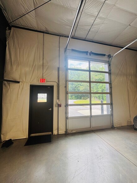 More Photos Of 131 Parkwood Cir, Carrollton General Retail For Lease