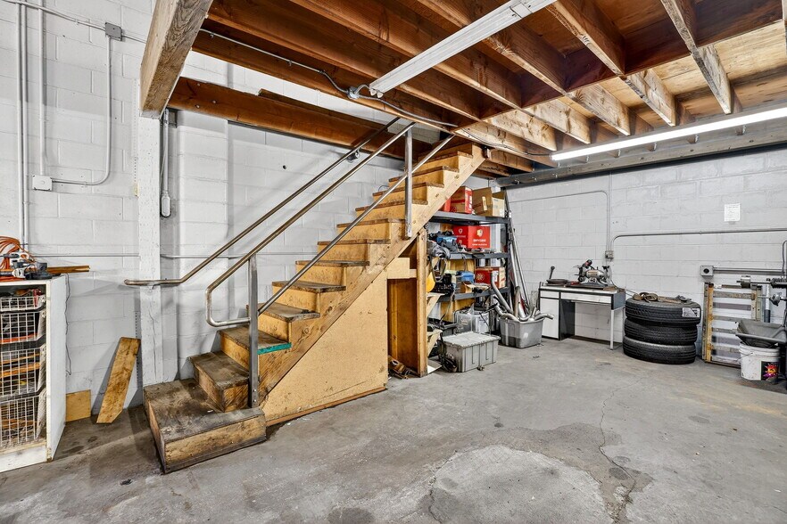 More Photos Of 814 E 2nd St, Newberg Office For Sale