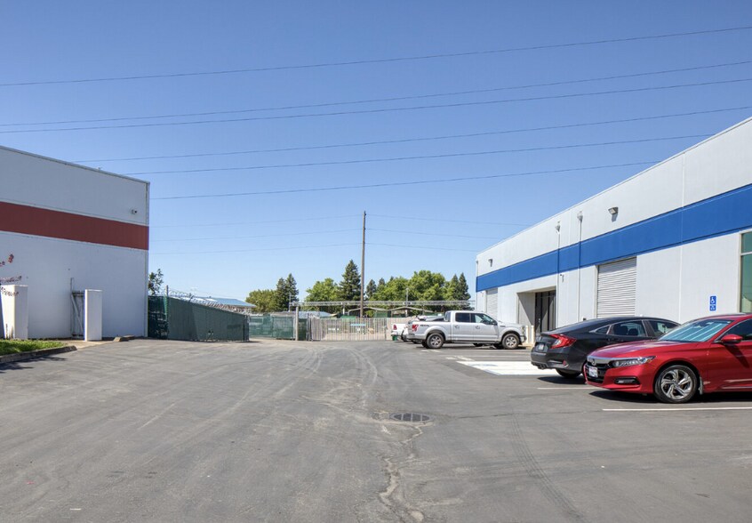 More Photos Of 16 Light Sky Ct, Sacramento Warehouse For Sale