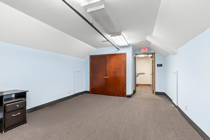 More Photos Of 132 N High St, Gahanna Office For Sale