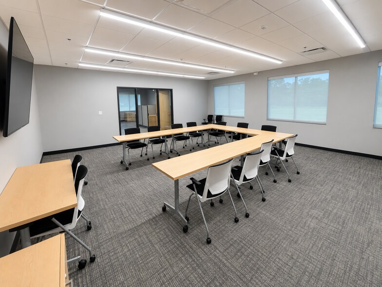 More Photos Of 9400 Plum Dr, Urbandale Office For Lease
