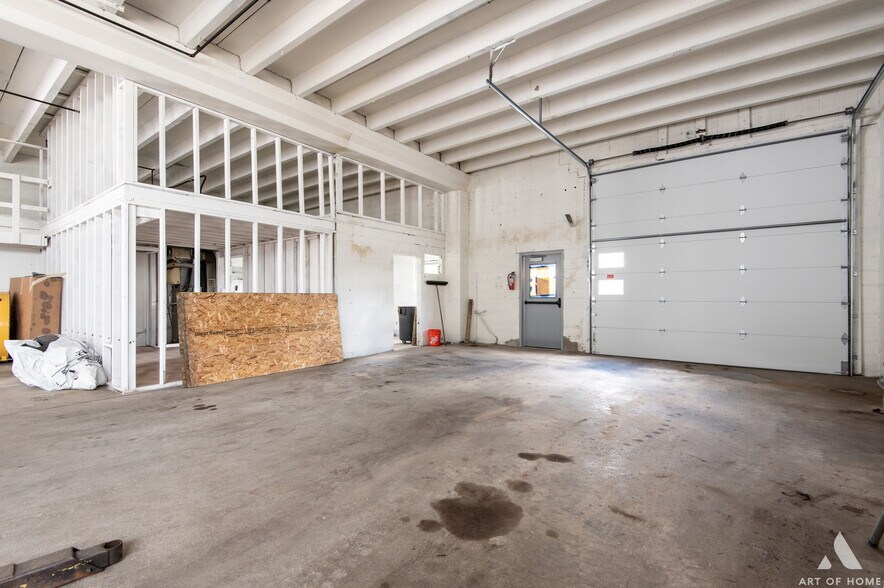 More Photos Of 926 Main St, Lemont Light Distribution For Sale