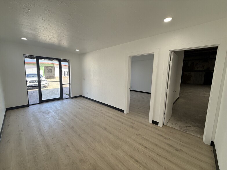 More Photos Of 2412 SW 14th St, Oklahoma City Manufacturing For Lease
