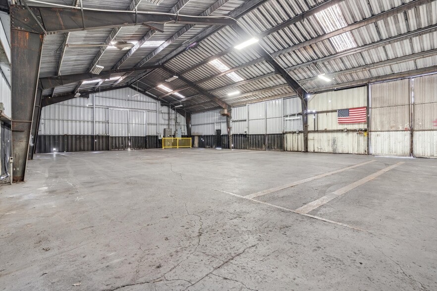 More Photos Of 141 Helman Ln, Cotati Warehouse For Lease