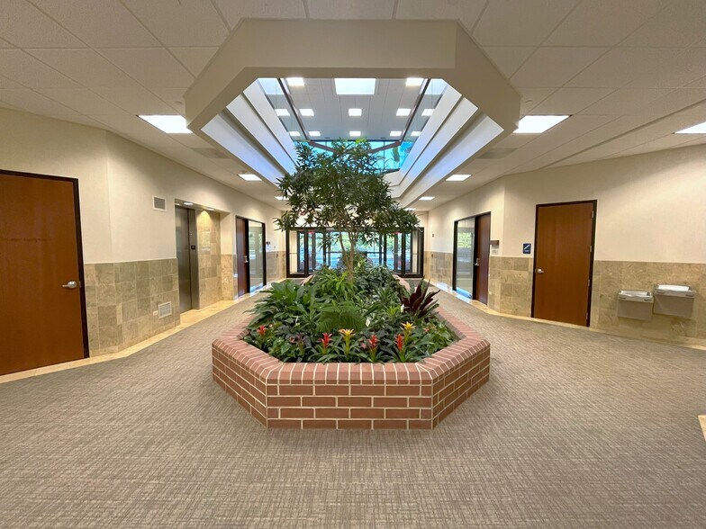More Photos Of 4200 Cantera Dr, Warrenville Office For Sale