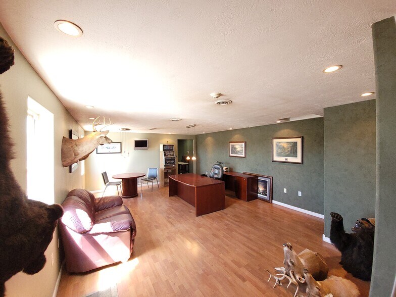 More Photos Of 5750-5788 N Ridge Rd, Madison Flex For Sale