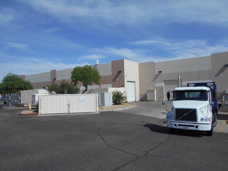 More Photos Of 8932 W Cactus Rd, Peoria Warehouse For Lease