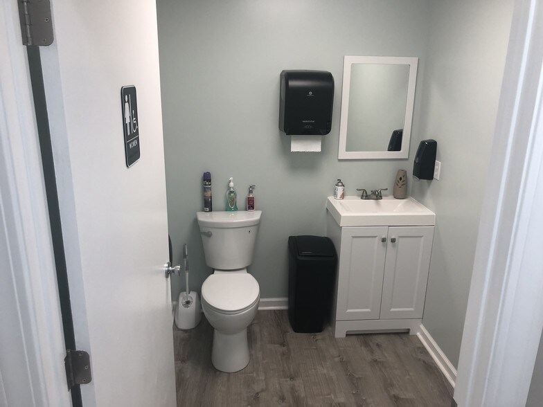 More Photos Of 1234 N Center Rd, Burton Warehouse For Lease