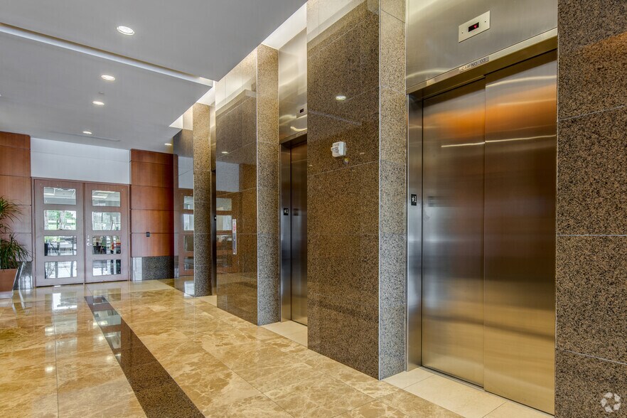 More Photos Of 8403 Southpark Cir, Orlando Office For Lease