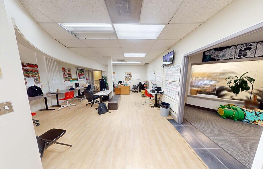 More Photos Of 426 Portage Av, Winnipeg Office For Sale