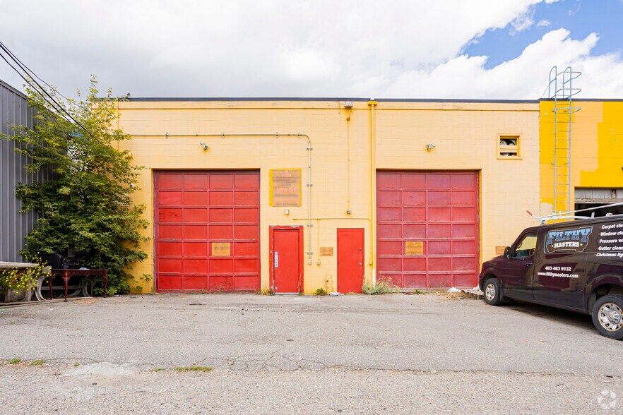 More Photos Of 323 41st Ave NE, Calgary Industrial For Sale