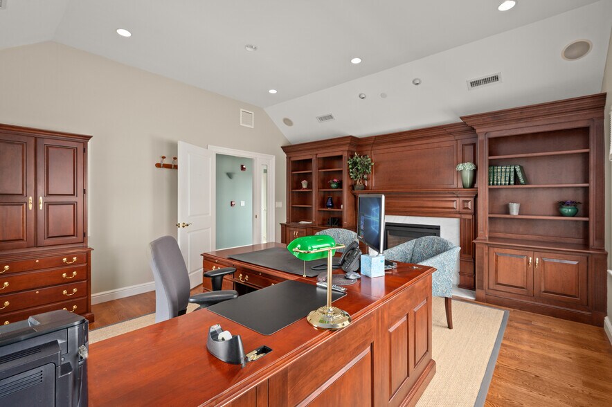 More Photos Of 13 Bartlet St, Andover Office For Lease