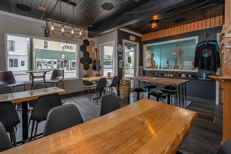 More Photos Of 228 E Main St, Waterford Bar For Sale