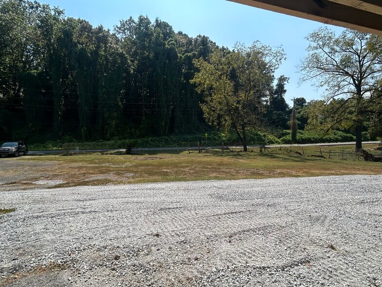 More Photos Of 453 Schmitt Rd, Rossville Warehouse For Lease
