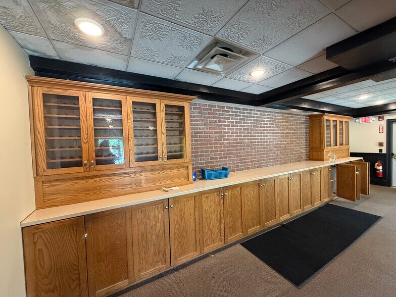 More Photos Of 249 Main St, Rutland Apartments For Lease