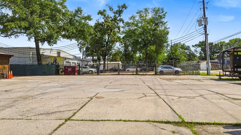 More Photos Of 25911 I-45, Spring Restaurant For Sale