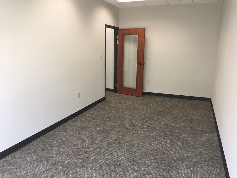 More Photos Of 700 Washington St, Columbus Office For Lease