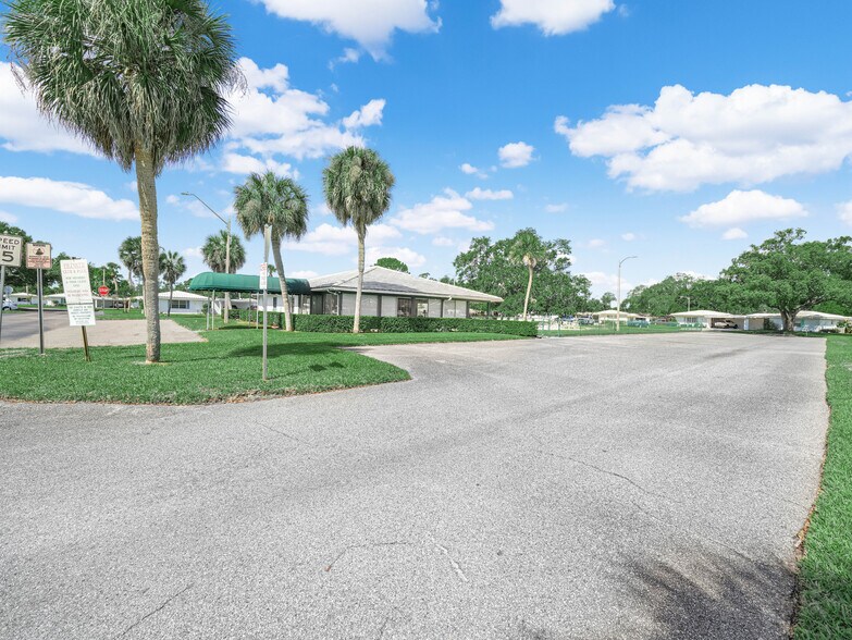 More Photos Of 601 Imperial blvd, Lakeland Specialty For Sale