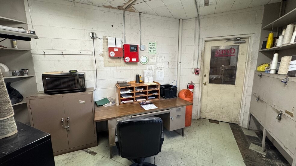 More Photos Of 240 S Main St, Nazareth Flex For Lease