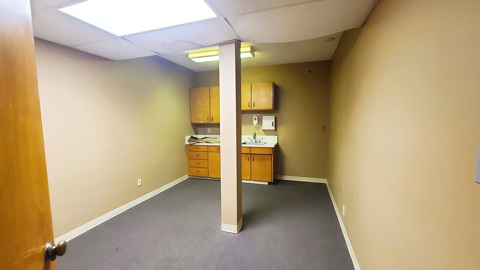 More Photos Of 710 W 8th St, Fort Scott Office For Sale
