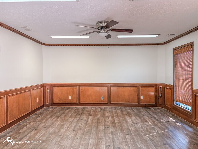 More Photos Of 1512 Commercial Ct, Jonesboro Warehouse For Lease