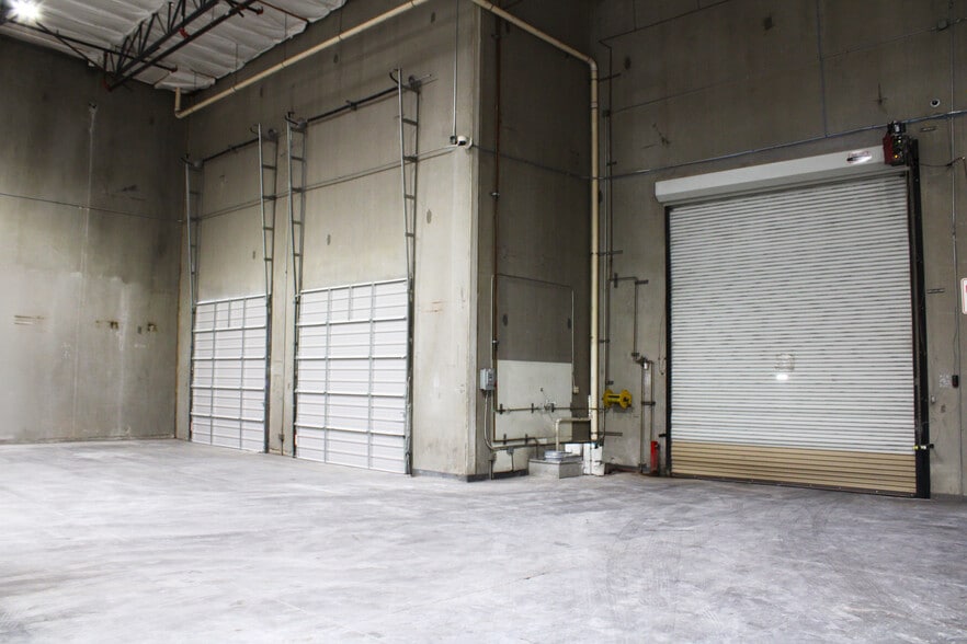 More Photos Of 7511 Eastgate Rd, Henderson Warehouse For Sale