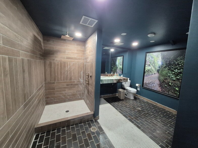 More Photos Of 5932-5934 McIntyre St, Golden Light Manufacturing For Sale