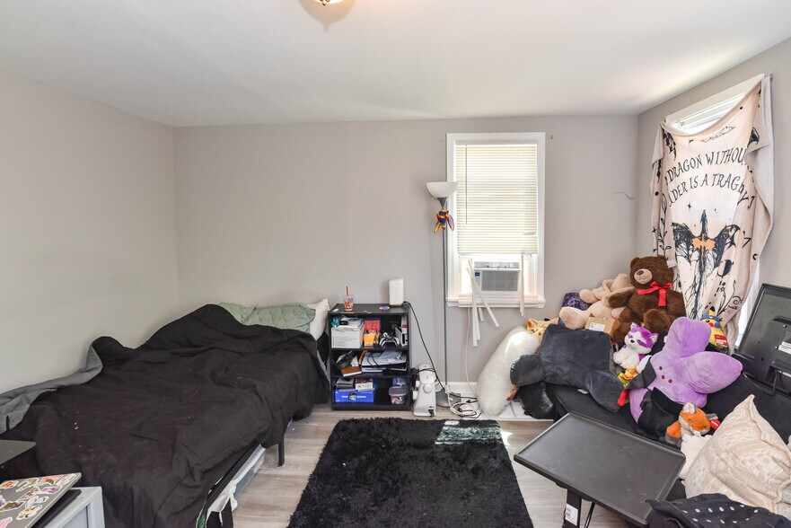 More Photos Of 3 Market St, Aberdeen Multifamily For Sale