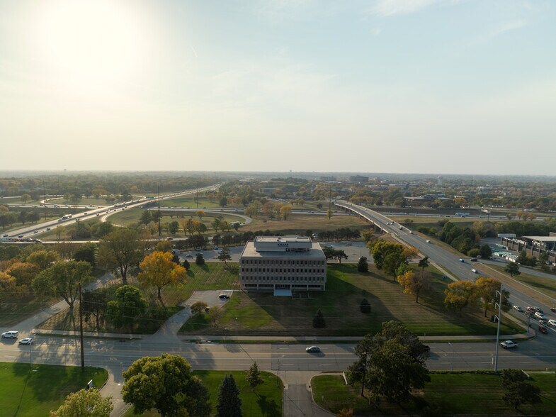 More Photos Of 5000 Westown Pky, West Des Moines Office For Lease