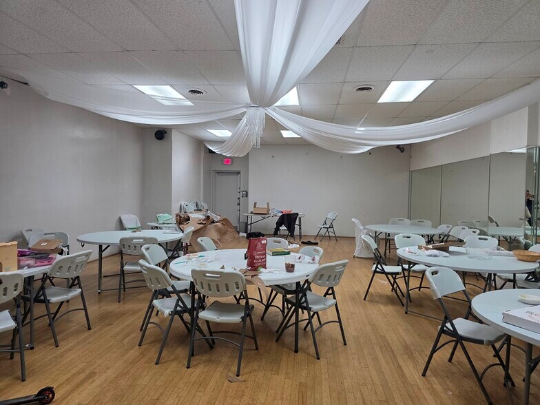 More Photos Of 3839-3841 N Kedzie Ave, Chicago Office For Sale