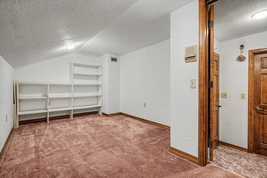More Photos Of 2160 Laurence Dr, Clearwater Office For Sale