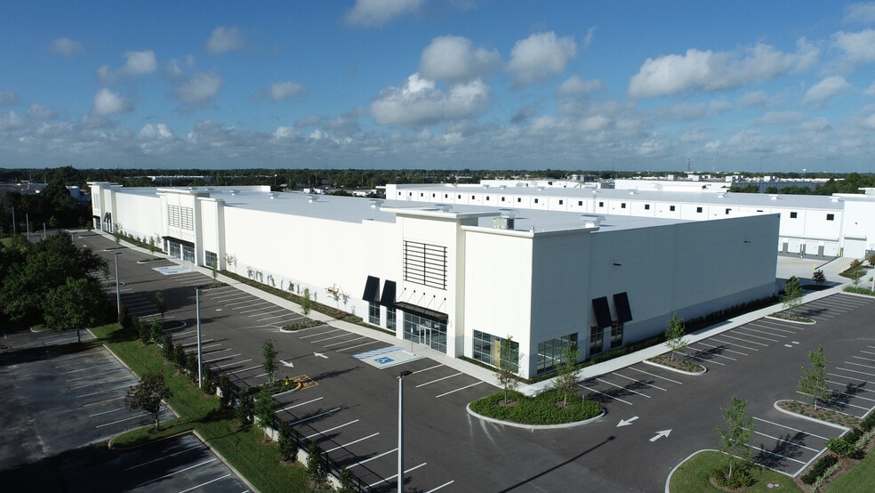 More Photos Of 3905 Center Loop, Orlando Unknown For Lease