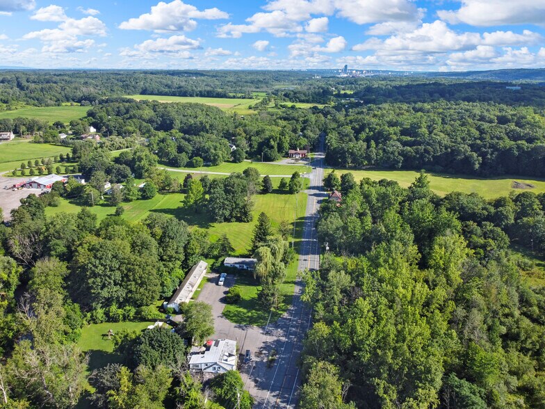 More Photos Of 1049 River Rd, Selkirk Hotel For Sale